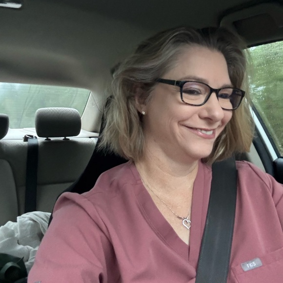 Meet your Posher, Janet - Picture 1 of 1